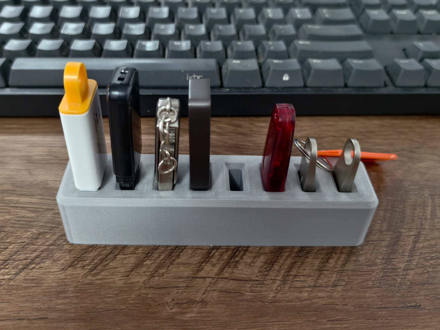 8‑Slot Vertical USB Flash Drive Organizer - ICEBOX | Nexprint: Free 3D ...
